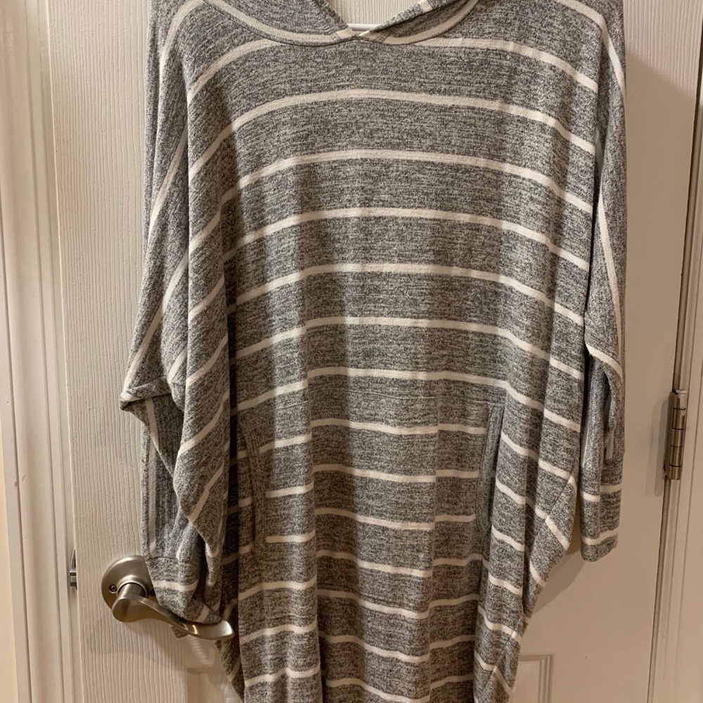 One hoodie with pockets one three-quarter Cardigan